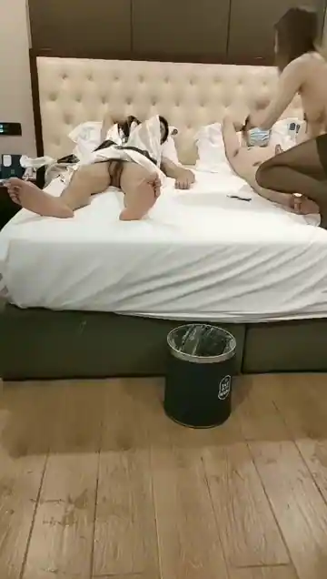 【完整版】性趣事05-15：与两位狂热粉丝的激情3P盛宴 精彩预览