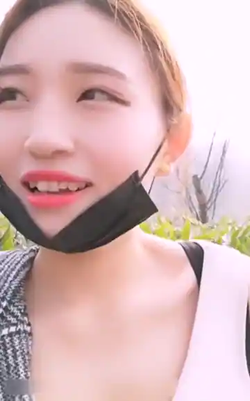 美女主播户外露逼自摸,掰穴进出销魂呻吟,视觉感官极致诱惑 精彩预览