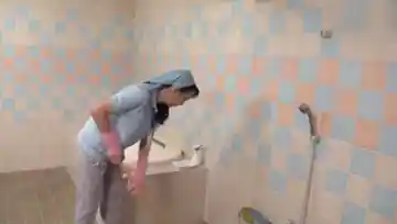 【1080P超清】[中文字幕]熟女总是超有感！疯狂玩弄扫地阿姨的性感美尻 精彩预览